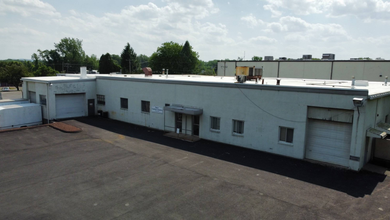 Industrial building for lease in Newington, CT