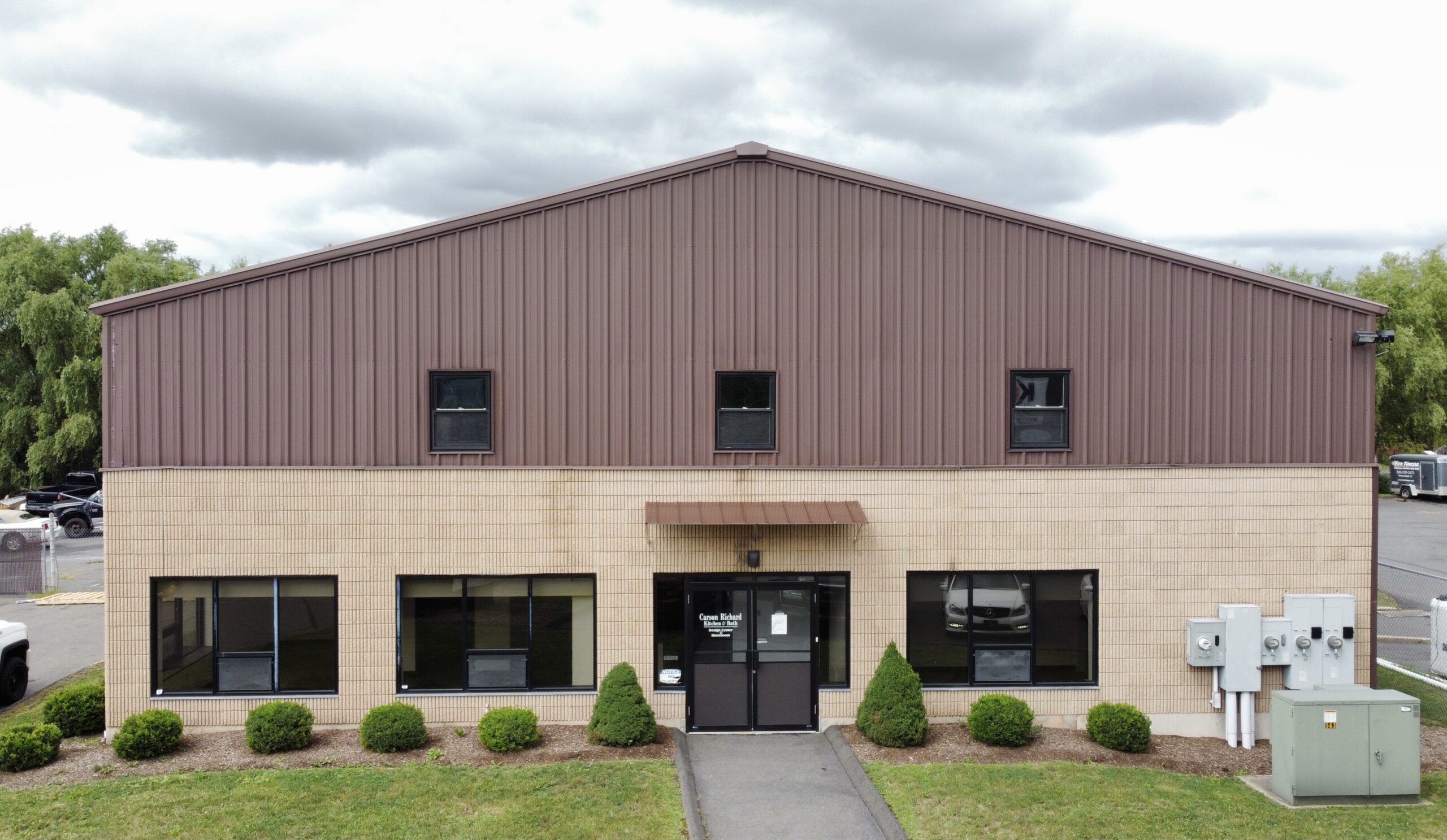 Warehouse space available for lease in Newington, Connecticut